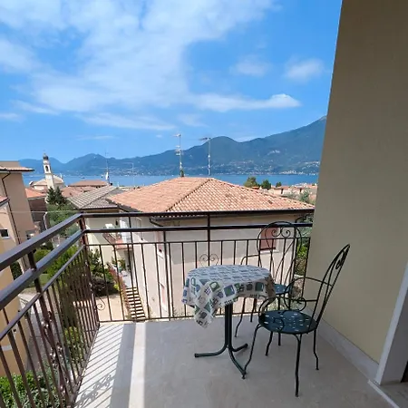 With Great Views On Garda Appartement