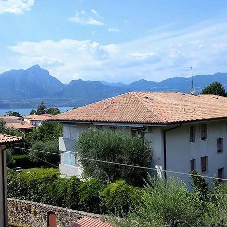 With Great Views On Garda Appartement