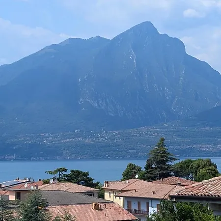 Apartment With Great Views On Garda