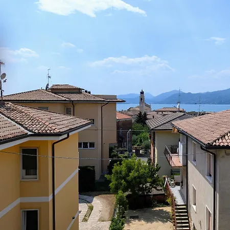 Apartment With Great Views On Garda *