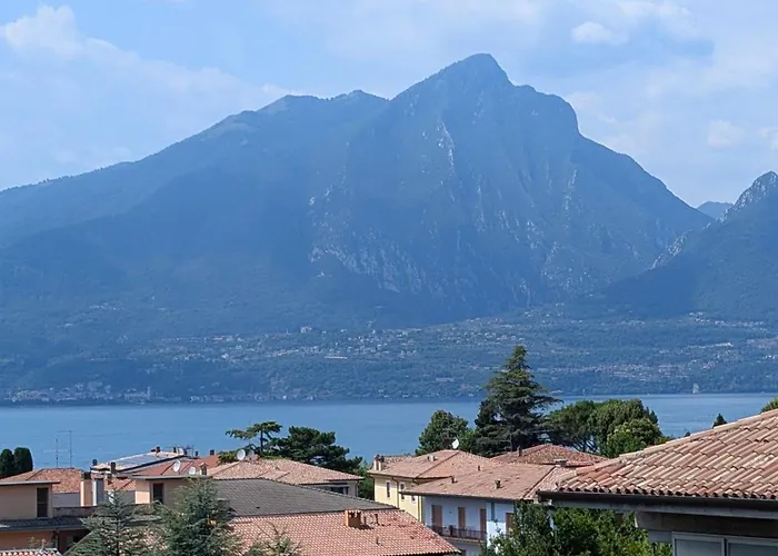 Apartment With Great Views On Garda