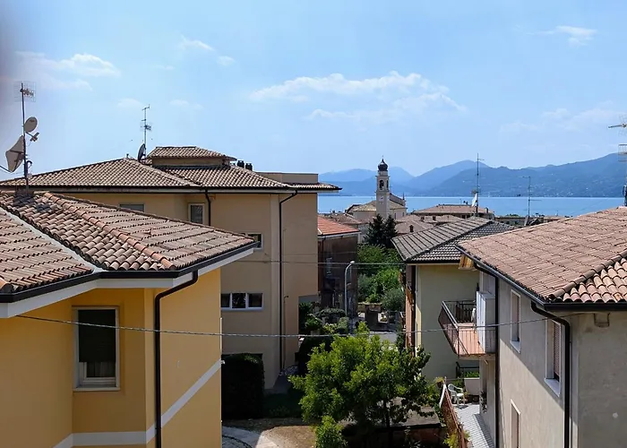 Apartment With Great Views On Garda *